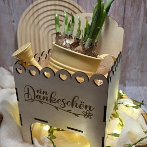 Blumenbox – Laserdatei | Geschenkbox mit Herz | Blumenkorb aus Holz | DIY Verpackung & Dekobox