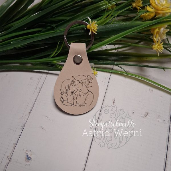672427469_1515788900129594_5516220012670311816_n Mama, weißt du? – Laserdatei | Geschenk für Mama | Holzschild mit Spruch & Gravur | inkl. Gewerbelizenz