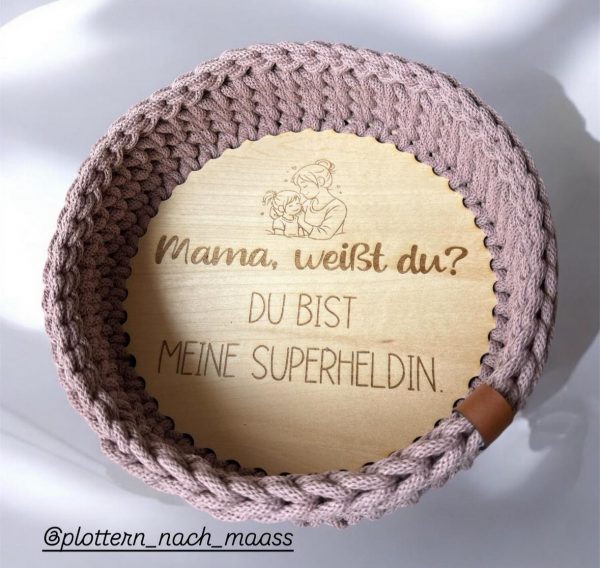 673270327_26558287850491715_735842401058177945_n Mama, weißt du? – Laserdatei | Geschenk für Mama | Holzschild mit Spruch & Gravur | inkl. Gewerbelizenz